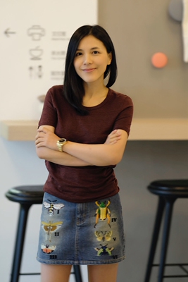 汤汤2004 春夏新品四季实用百搭小u领两色可选亚麻短袖t恤女