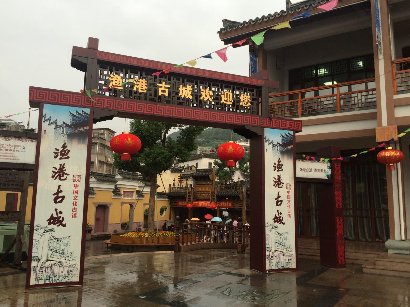 石浦渔港古城特色: 古城街巷交错,港口有很多船,夕阳时候风景极美