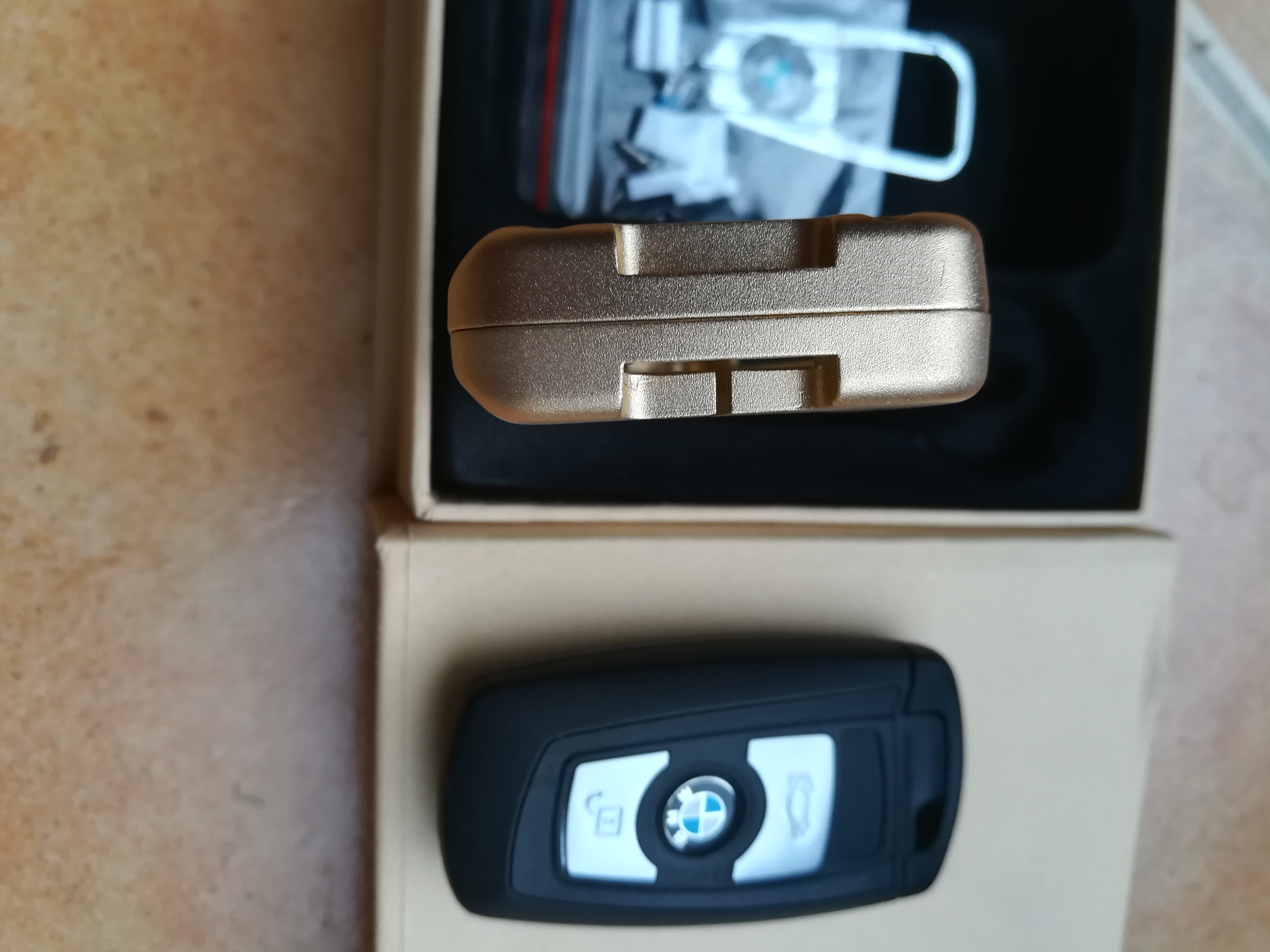 专用宝马钥匙套质量怎么样好不好用，一个月使用感受_搜券