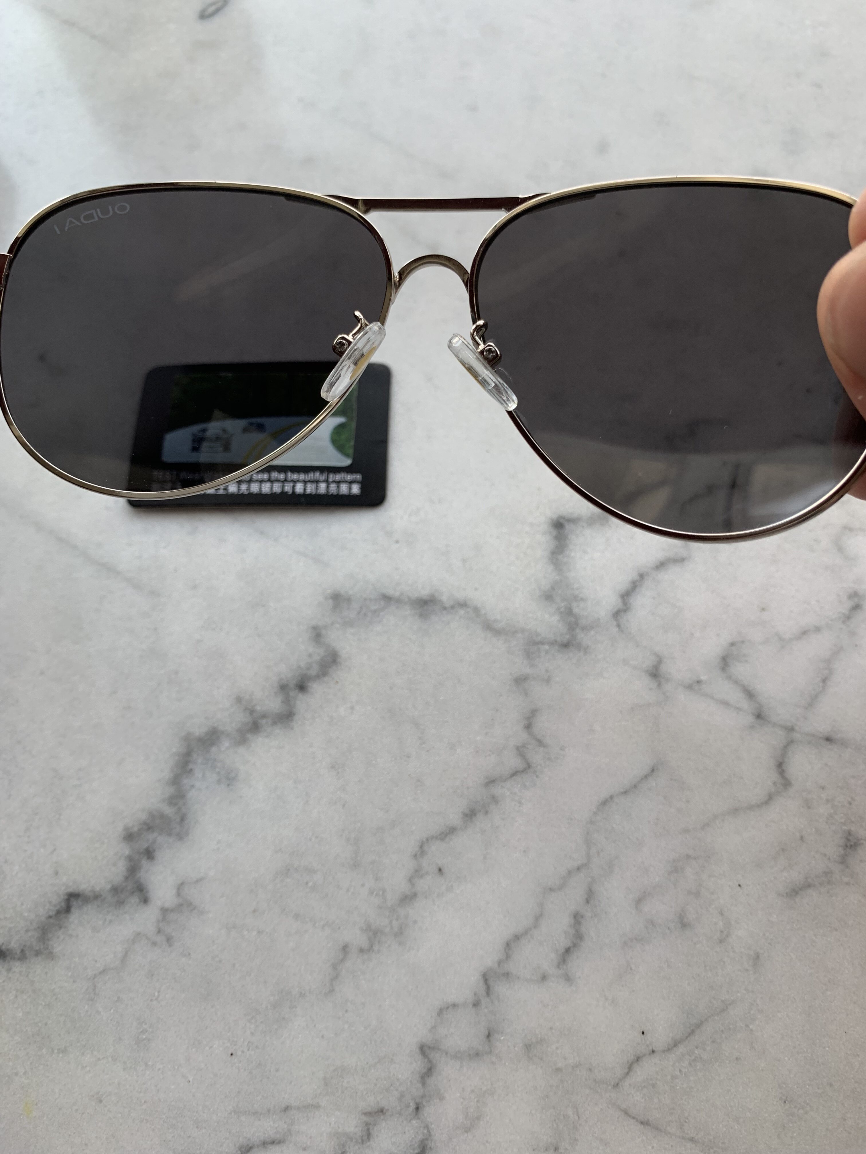 镀银的镜片 经典的蛤蟆镜款式 个人比较喜欢的欧黛偏光太阳镜