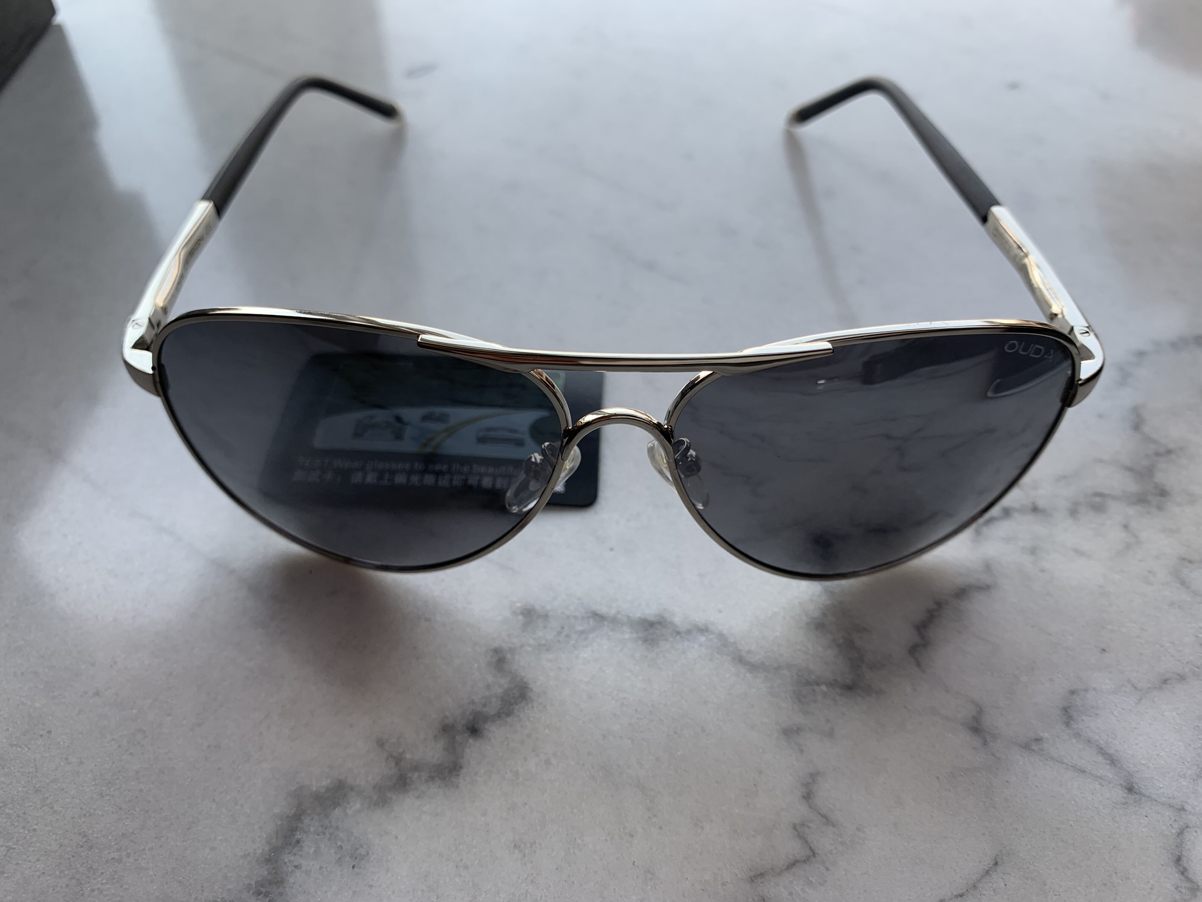 镀银的镜片 经典的蛤蟆镜款式 个人比较喜欢的欧黛偏光太阳镜