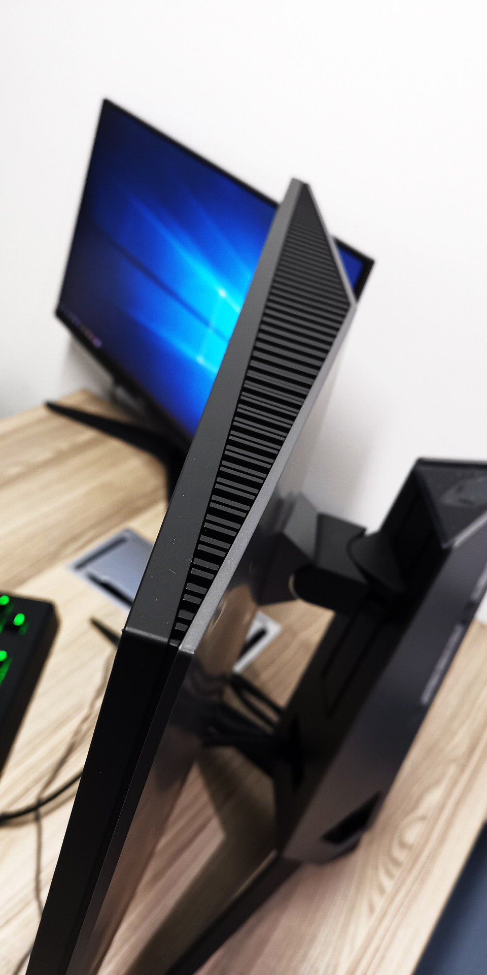 外星人alienwareaw2518hf25英寸显示器如何优缺点分析alienwareaw2518