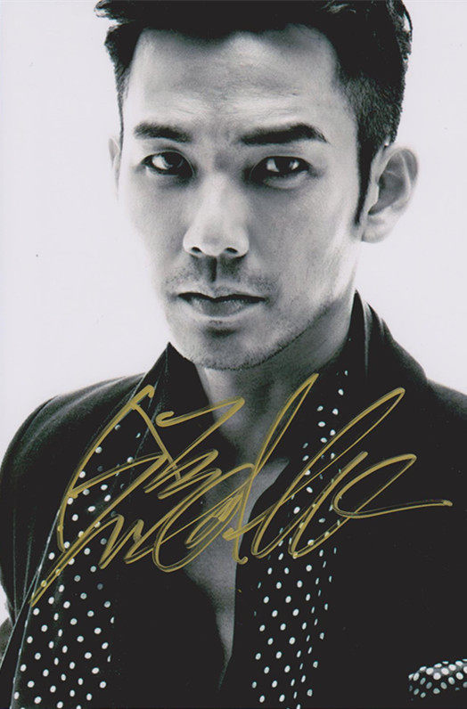 一折明星签名照_『冲冠』香港明星钟汉良亲笔签名照片新款定妆照优惠