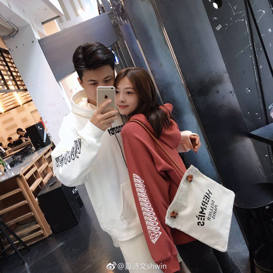 一折黑白卫衣男女班服_夏诗文同款 黑白情侣装字母印花连帽卫衣男女秋