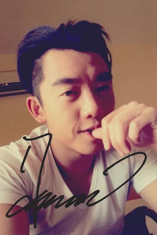 一折明星签名照_『冲冠』大陆明星郑恺亲笔签名照片奔跑吧兄弟新款