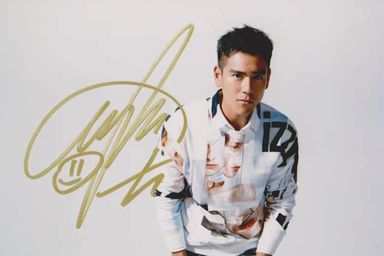 一折明星签名照_『冲冠』台湾明星彭于晏亲笔签名照片新款定妆照优惠