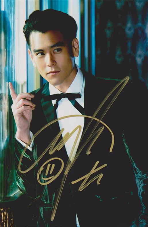 一折明星签名照_『冲冠』台湾明星彭于晏亲笔签名照片新款定妆照11111
