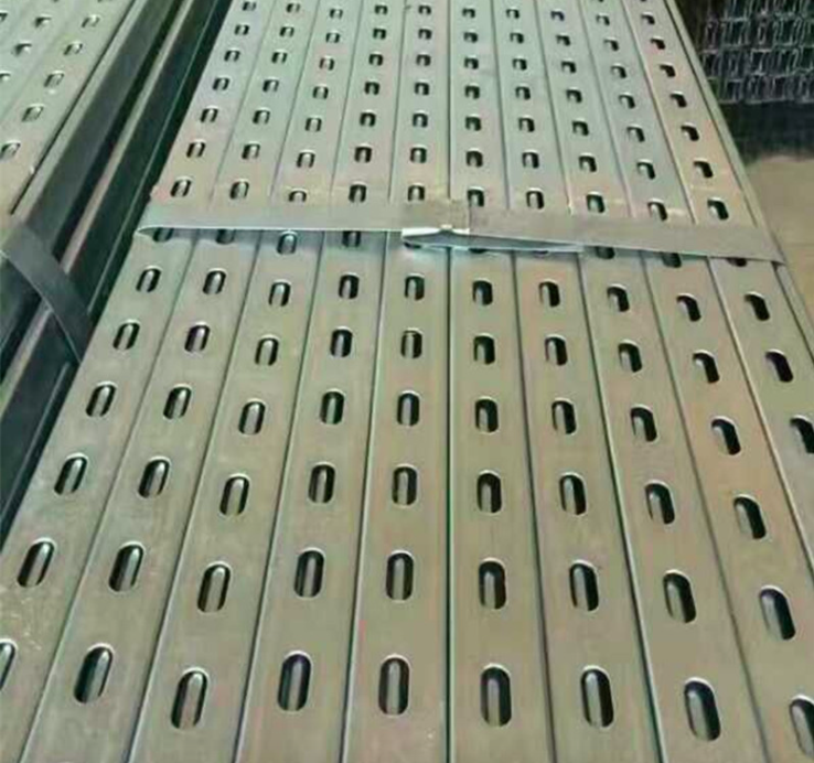 c型钢太阳能光伏支架_镀锌太阳能光伏支架导轨檩条u型槽配件冲孔c型钢