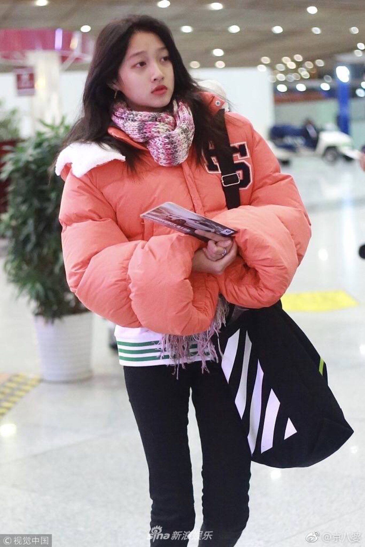 特价关晓彤羽绒服_ulzzang明星同款关晓彤粉色羽绒服女 短款加厚宽松