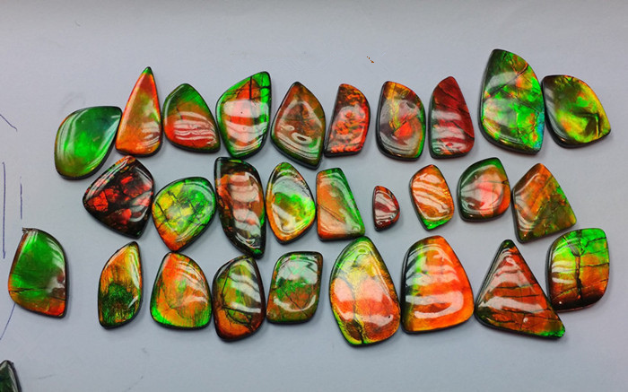 热销斑彩石_bcs天然加拿大多色斑彩石裸石幻彩斑彩螺史前化石彩色宝石