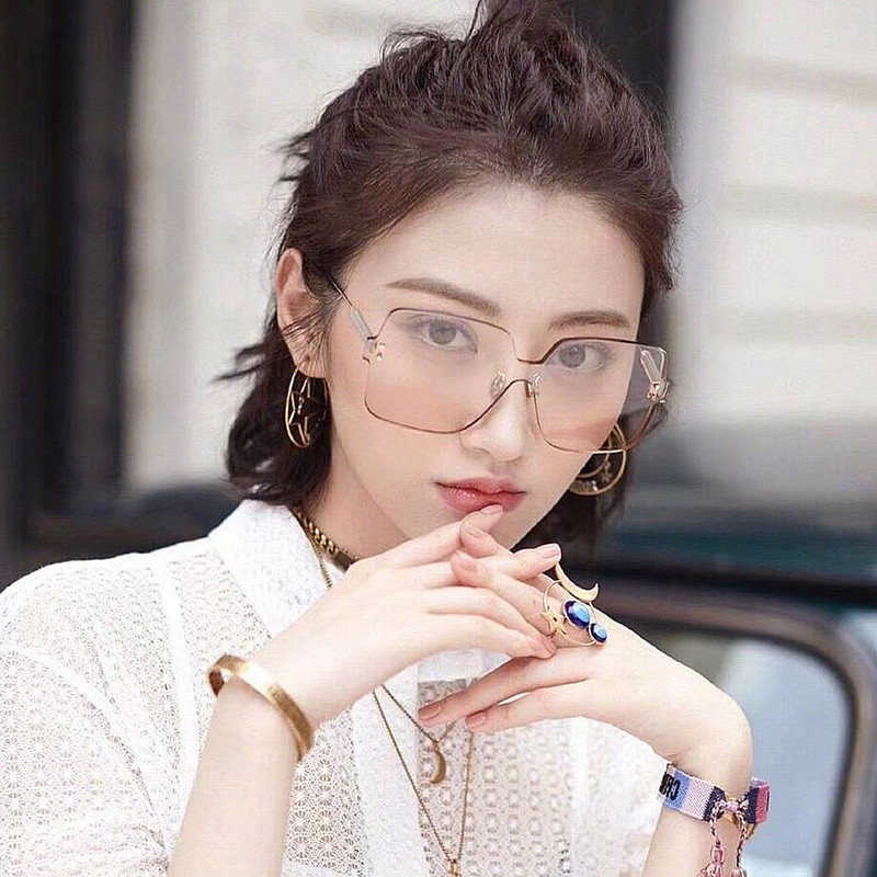 一折平面眼镜女 圆脸_明星同款大框女士无框浅色墨镜平面一体景甜街拍