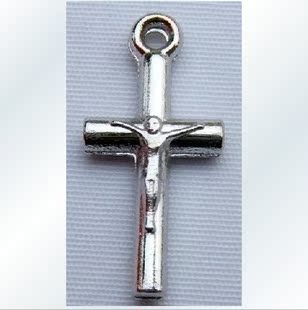 特价天主教圣物基督教工艺品耶稣圣像圆柱形小十字架可用于手链)