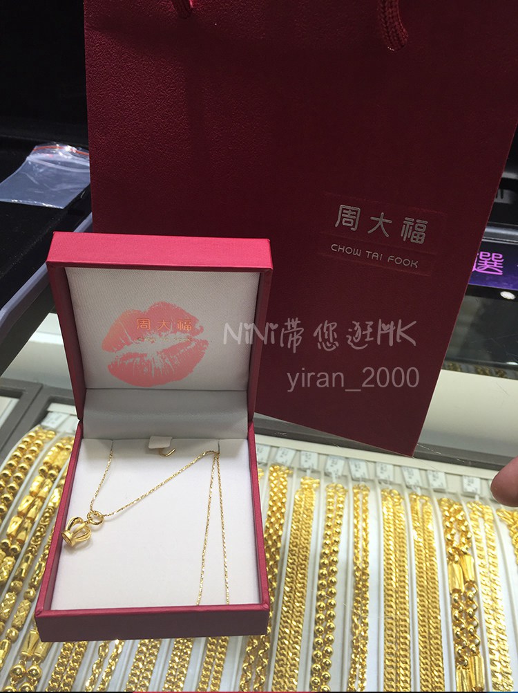 金项链女 周大福