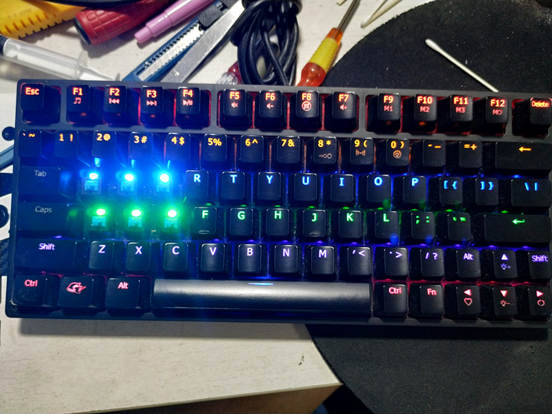 特价淘宝二手网_网鱼网咖 机械键盘 78键小键盘 二手游戏usb机械键盘