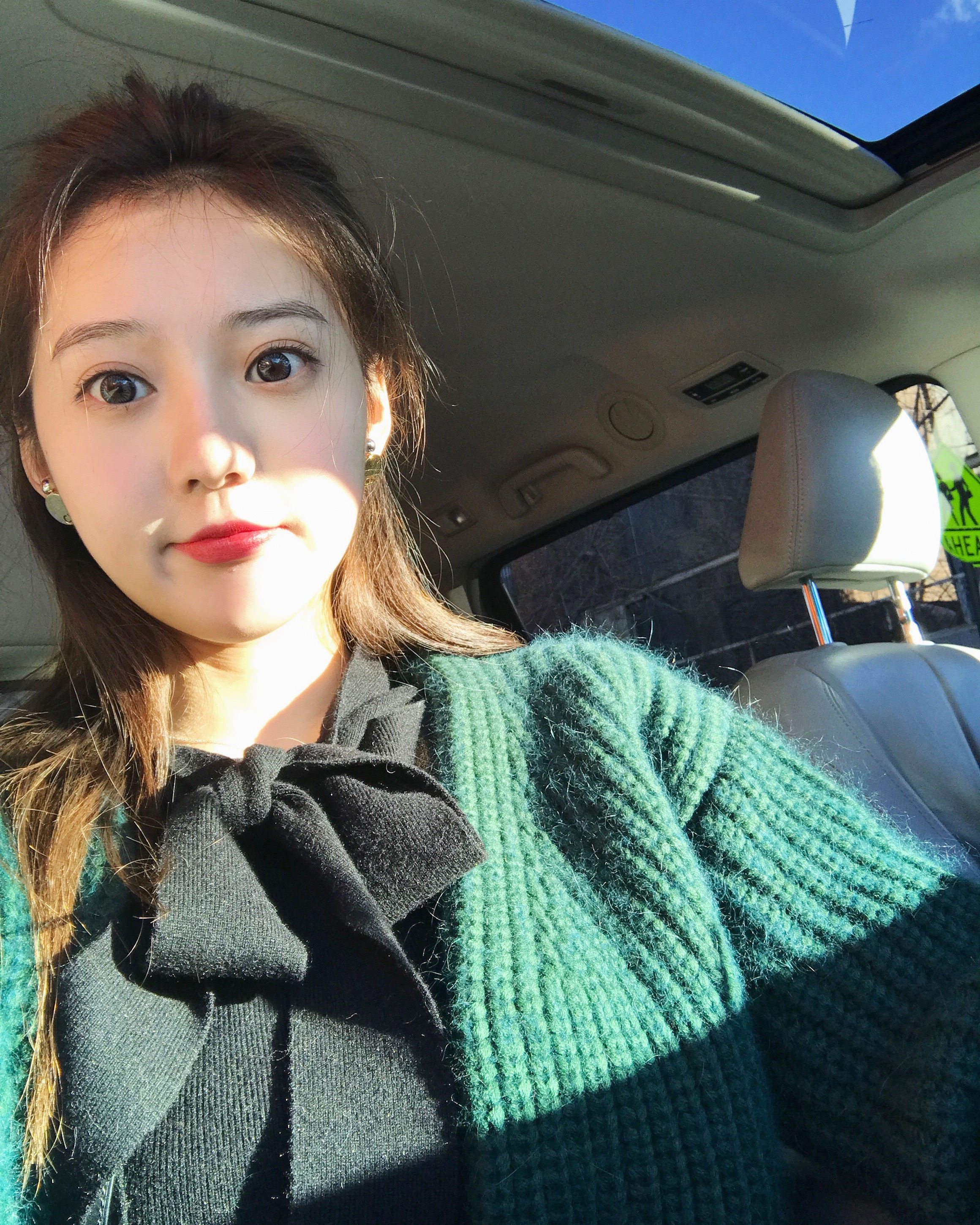 宽松毛衣最时尚,遮肉显瘦必备look!