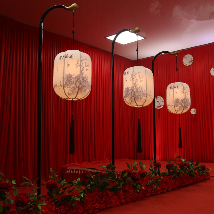 2018新款婚庆舞台布置摆件结婚道具铁艺弯钩新中式婚礼灯笼路引优惠券