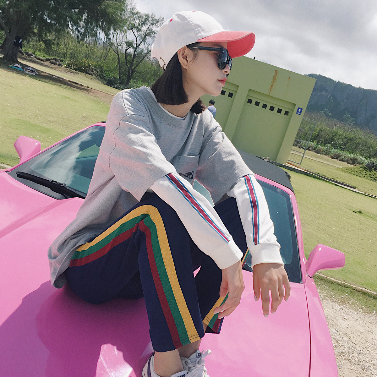 去购买 去购买 鸭舌帽,一款多男生戴的帽子,女生戴起来是一种酷酷的