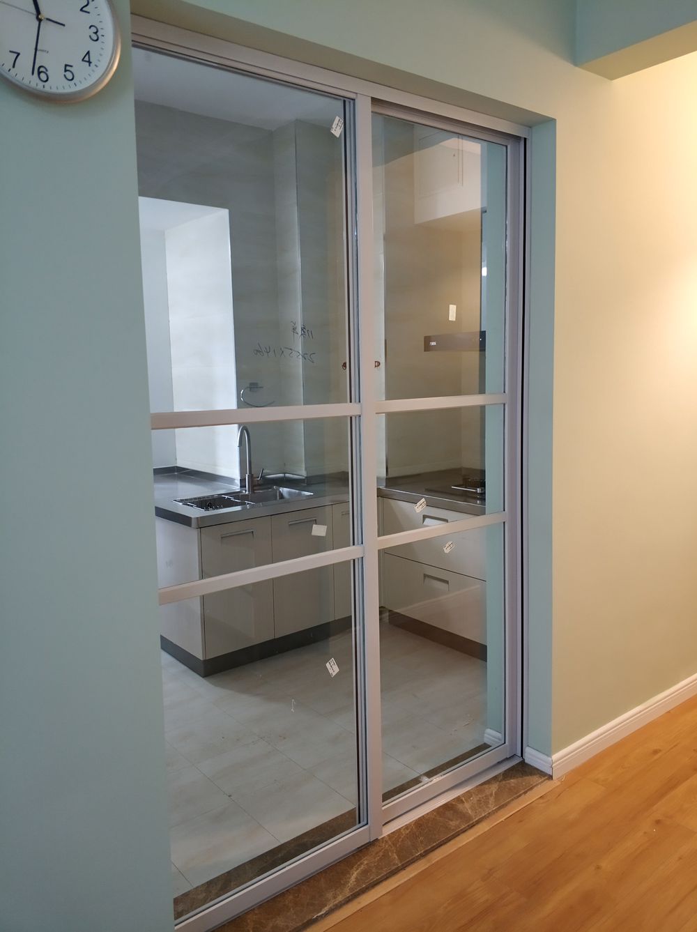 热销阳台移门_厨房玻璃移门 隔断定制钢化玻璃书房滑轨门阳台钛镁合金