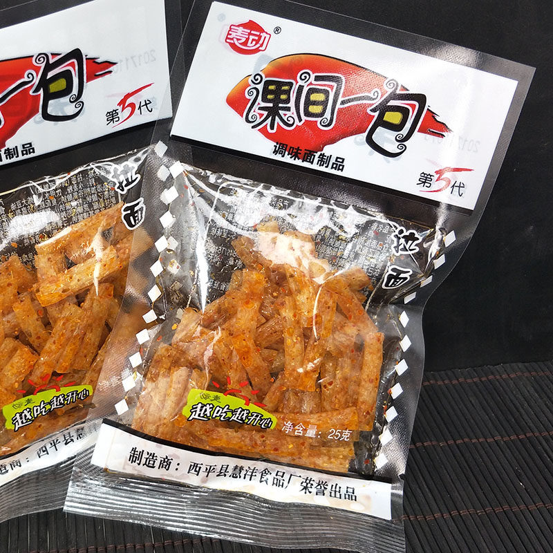 课间小吃_课间一包辣条零食8090后怀旧零食经典辣条儿时回忆童年小吃