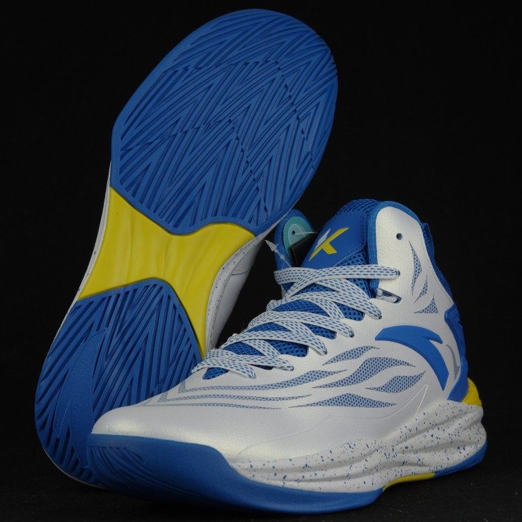 安踏篮球鞋汤普森 勇士