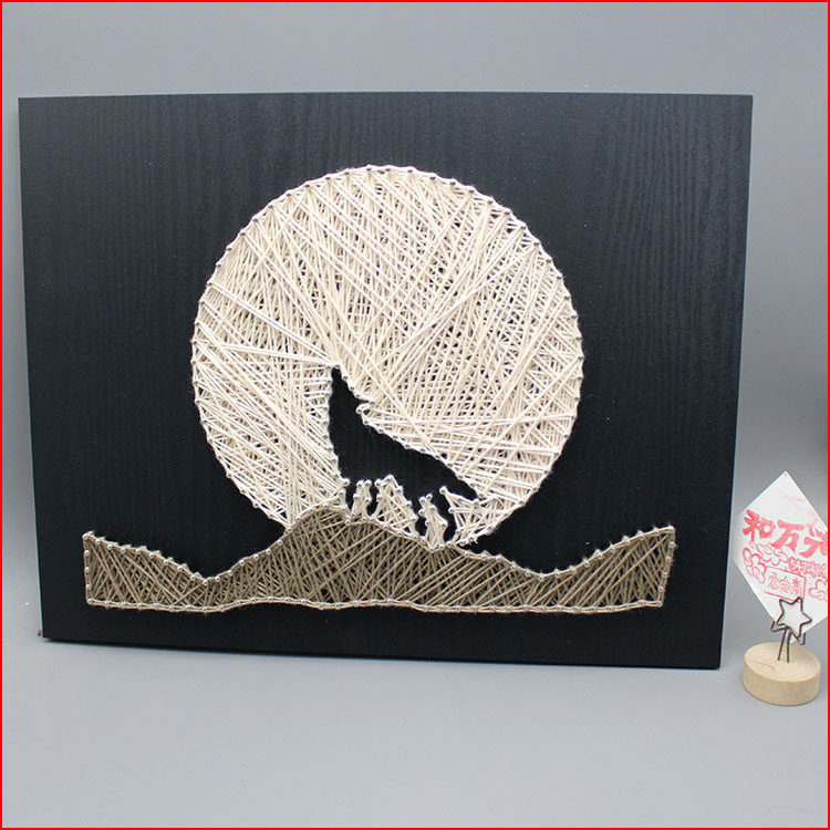 特价diy毛线画_夜狼啸月纱线画成品 动物钉子毛线绕线画立体装饰画