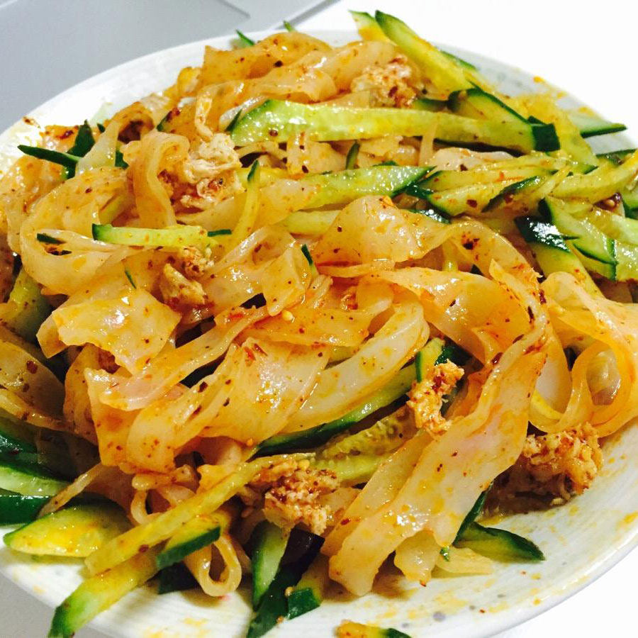 麻酱凉皮_陕西特产大凉皮 干凉皮 芝麻酱口味 带5包调料包4袋包邮自拌