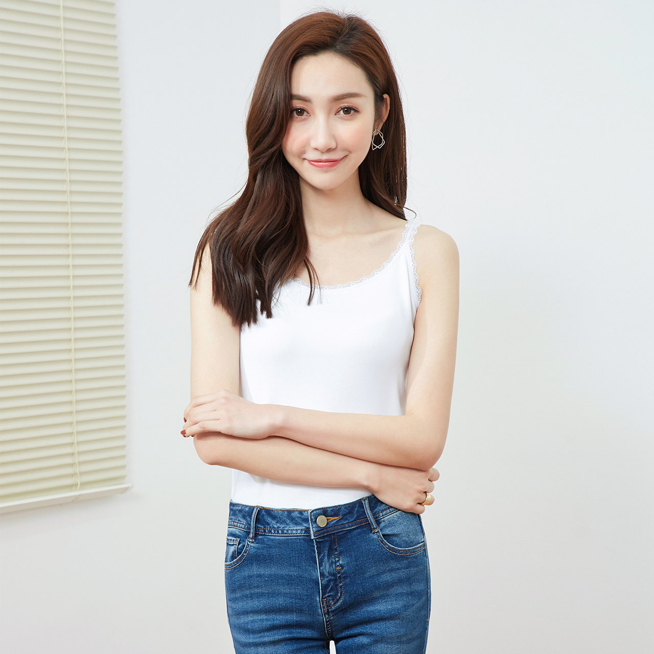 这3件衣服,只有胸小的妹子穿才好看!