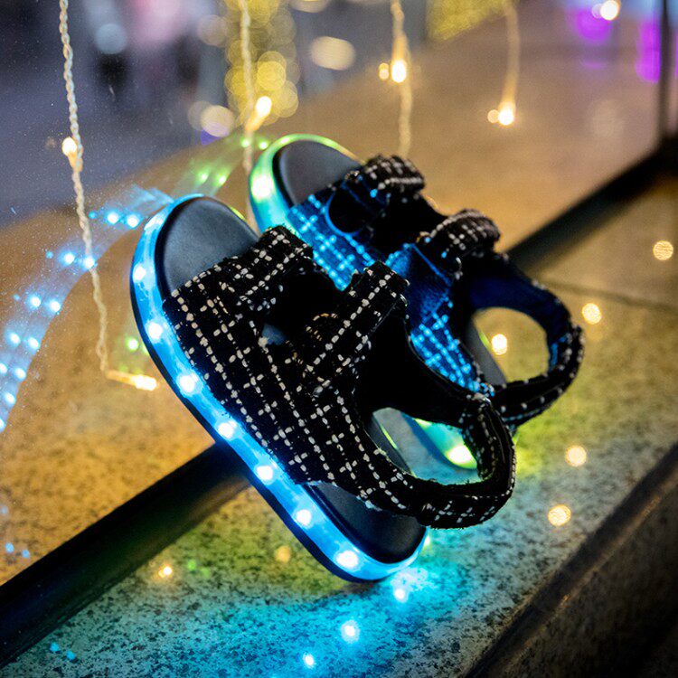 穿出宝宝的个性,儿童发光凉鞋
