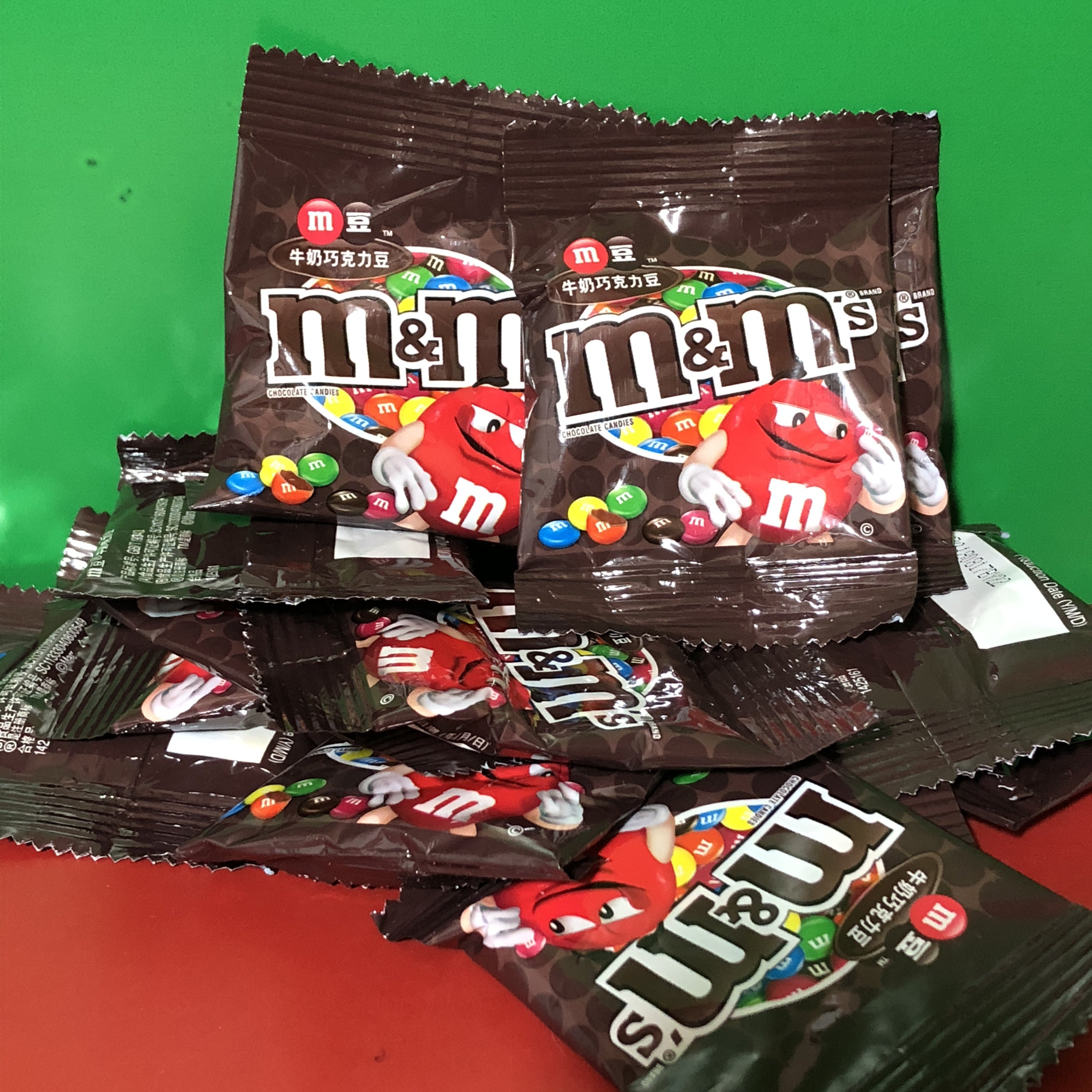 一折妙卡巧克力 散装 排块_m&m豆牛奶巧克力豆约13克彩虹豆休闲零食