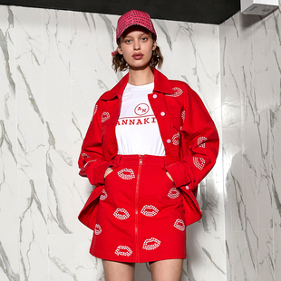 annakiki 2019春季新款红唇烫珠牛仔宽松外套短款红色319101024a