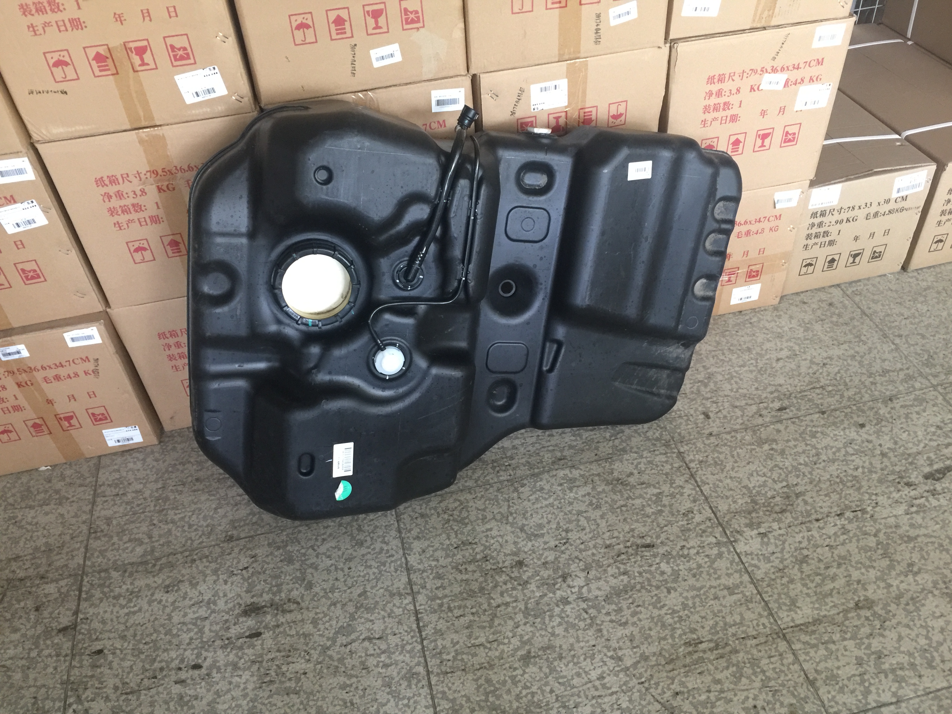 上汽大通 v80 油箱 燃油箱 柴油箱 油箱总成 燃油箱总成 柴油箱