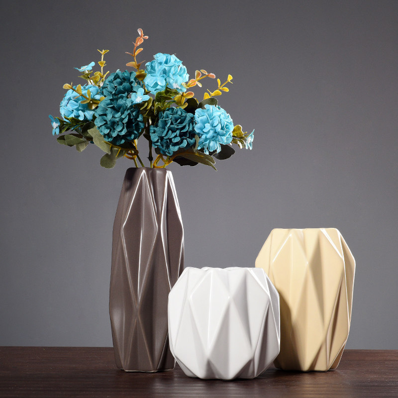 几何元素的花器设计,返璞归真,沉静安逸的设计风格, 让适当的绿植也