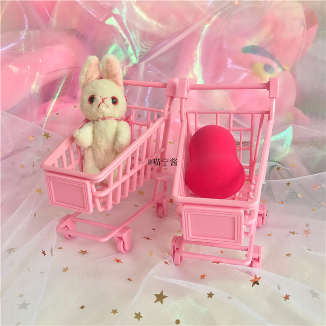 喵宁酱迷你粉色购物车小推车小摆件美妆蛋粉扑收纳置物架