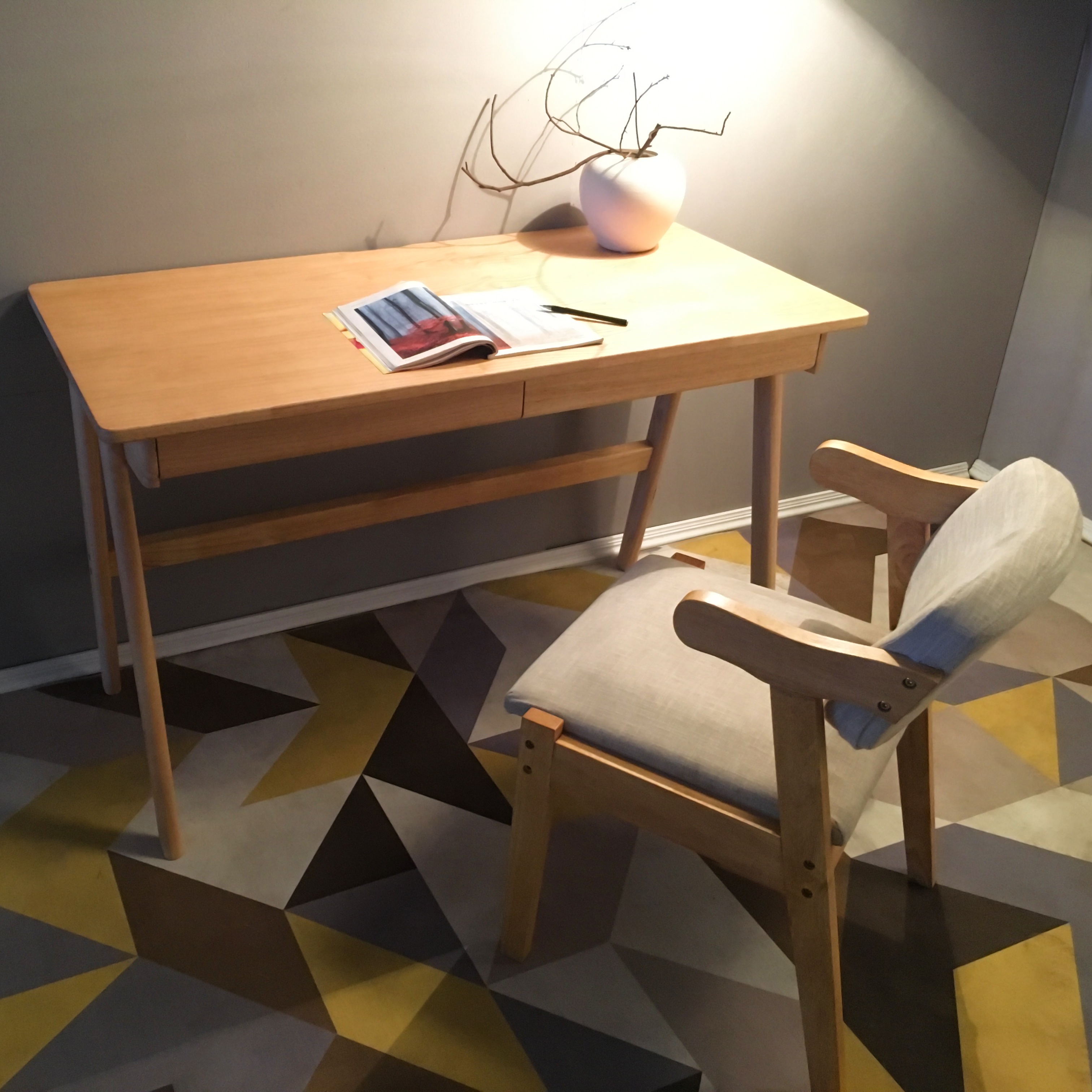 北欧全实木书桌简约日式电脑台式桌家用书房