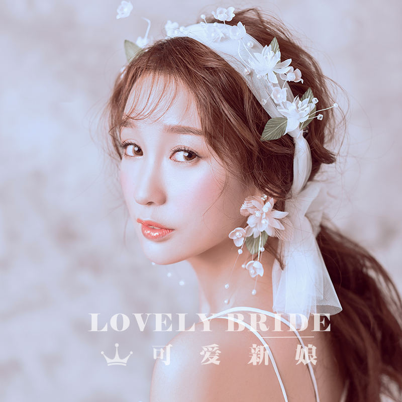 查看淘宝超仙森女风甜美绢纱彩色花朵发带新娘结婚造型头饰品耳环套装