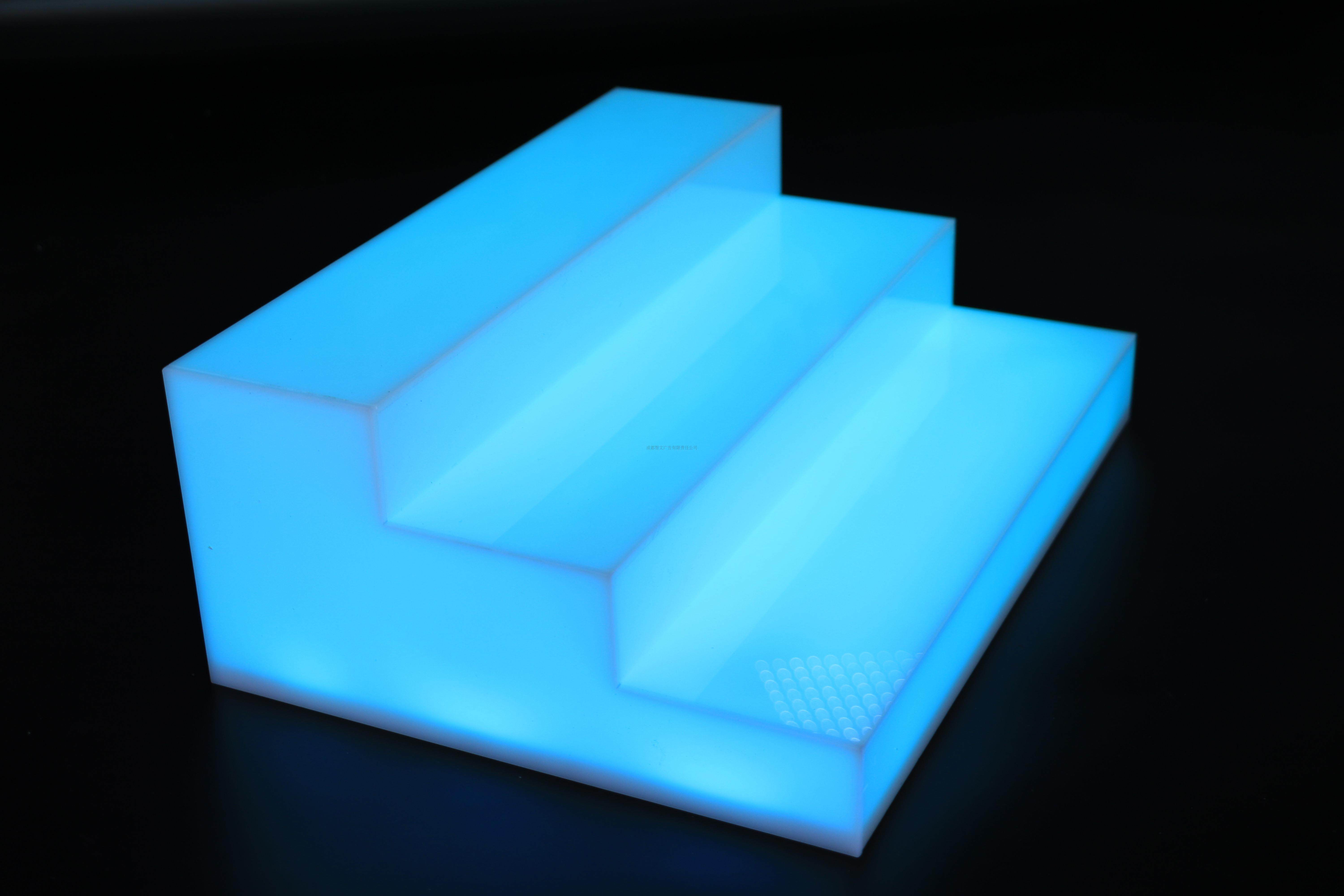 特价饮料酒水_冷餐鸡尾酒饮料甜品发光台 酒吧慢摇吧楼梯发光台阶展示