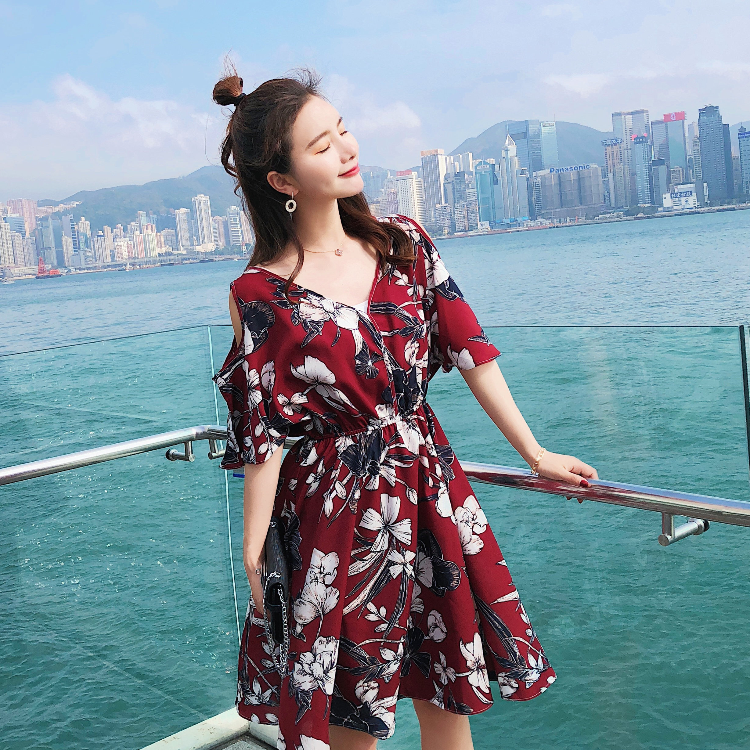 沙滩裙中长款泰国印花_2018夏度假露肩印花雪纺连衣裙中长款喇叭袖