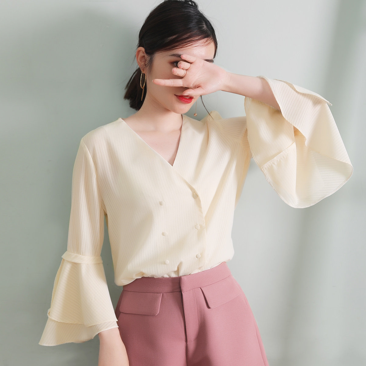 随性喇叭袖,柔美不过如此