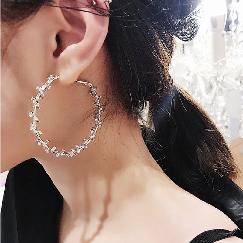 耳环女 日韩 欧美_18新款日韩街拍acc网红满钻耳圈欧美简约百搭925