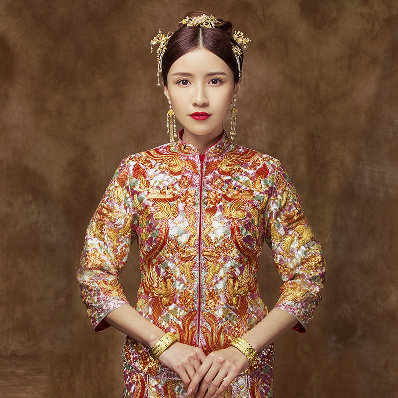 粤绣金银线手工刺绣褂皇王 褂后配龙凤裙褂黄金色全密地新娘龙凤褂