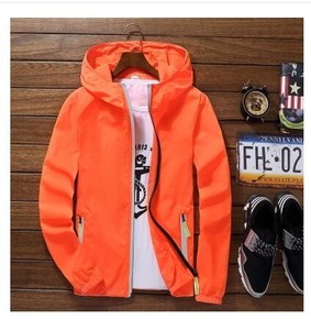 皮肤风衣的价格