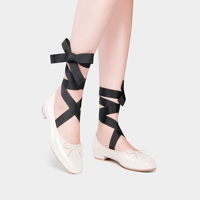 绑带芭蕾舞鞋,怎么搭配显高?