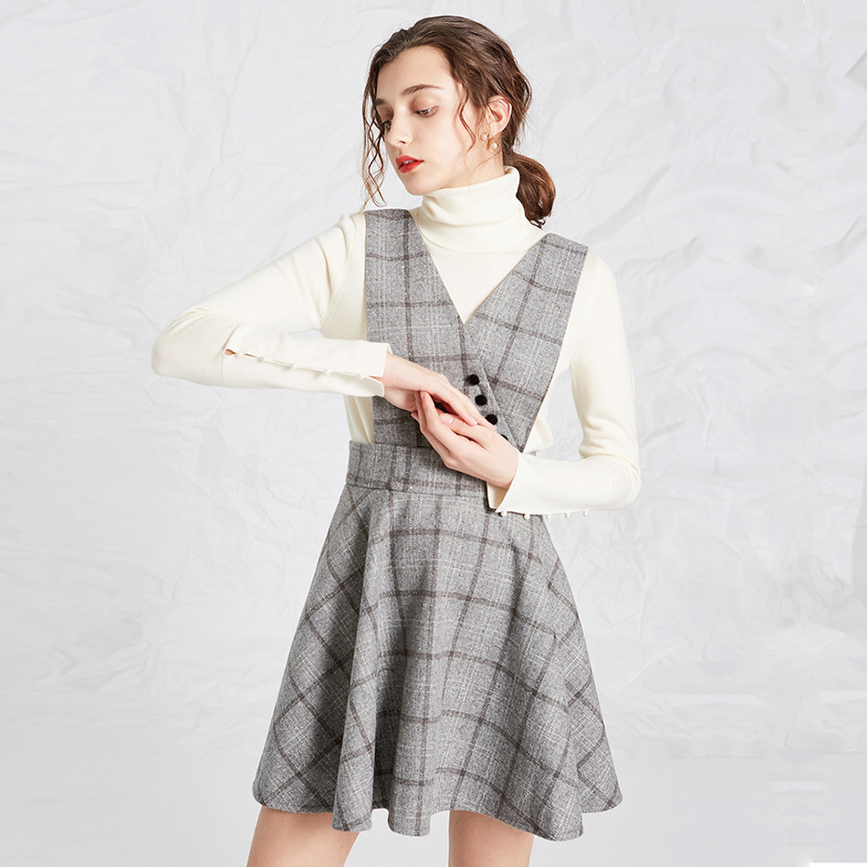 复古格子背带裙尽显英式风情