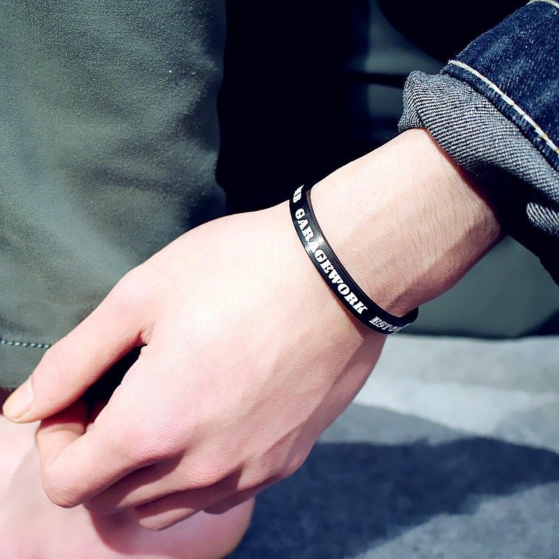 一折ck情侣手镯_金色手镯情侣男女钛钢时尚饰品潮流ck勾勒开口手环