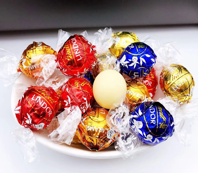 巧克力球 散装_lindor瑞士莲软心牛奶黑白巧克力球喜糖果散装休闲零食