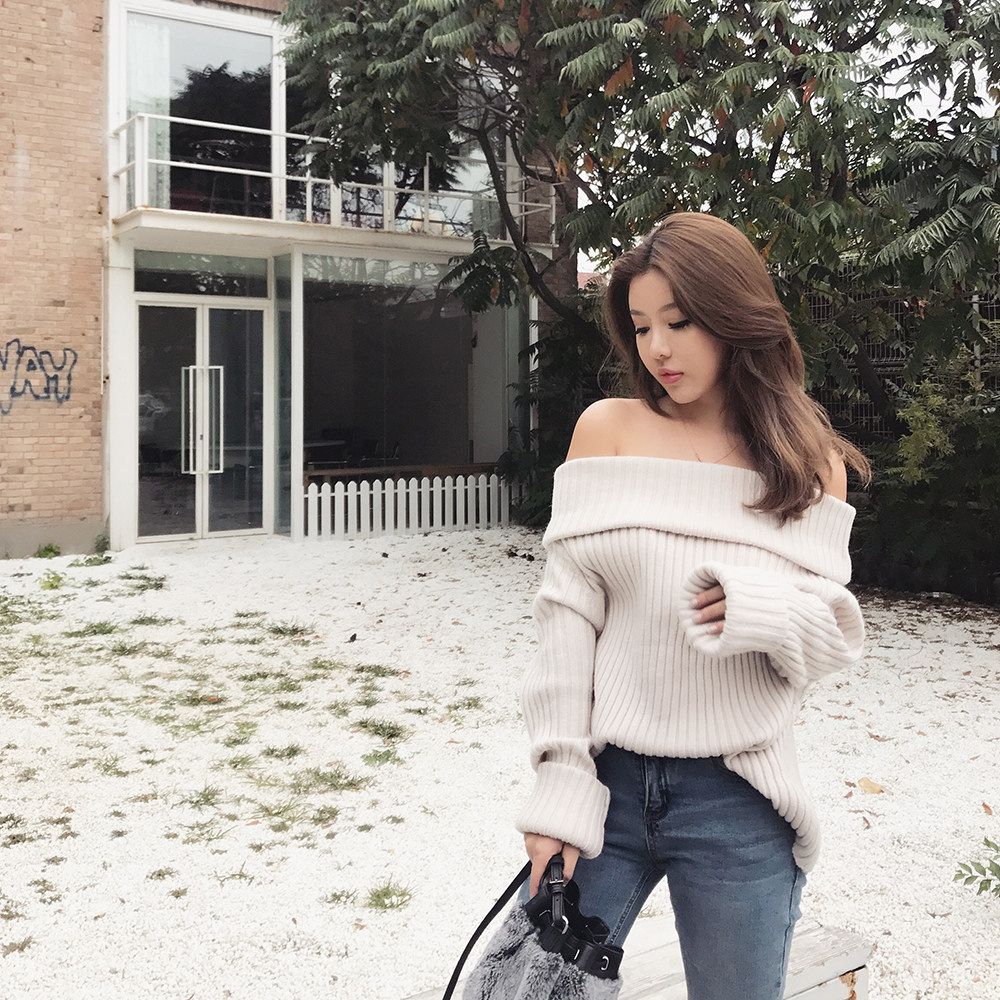 网红宽松性感ifashion大翻领漏锁骨小露香肩一字肩毛衣女中长款潮