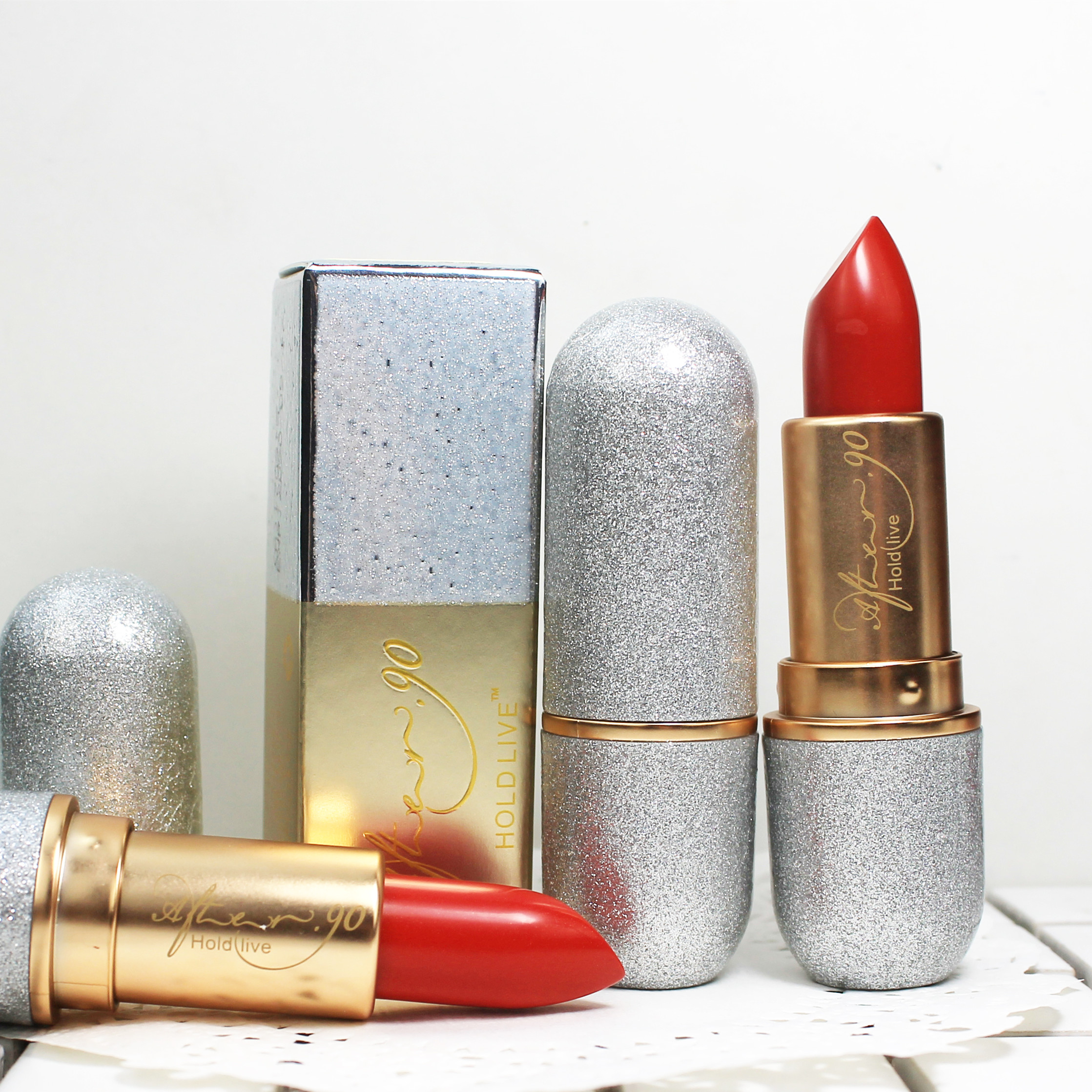 热销星辰口红_hold live星辰口红复古红正红色 持久保湿滋润不易脱色