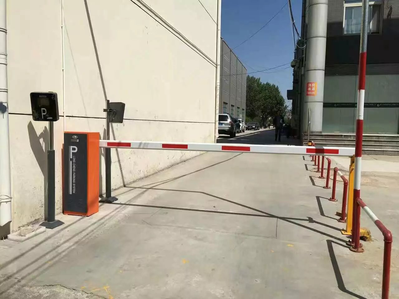 直杆道闸机车牌识别智能门禁小区停车场广告栅栏道闸杆