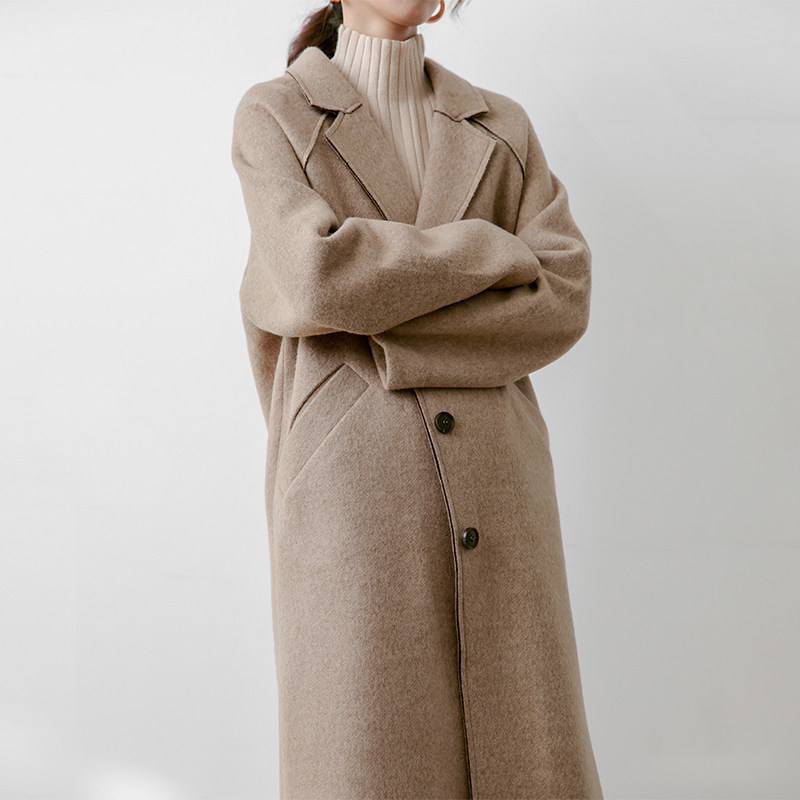 茧型大衣,轮廓之外见潇洒