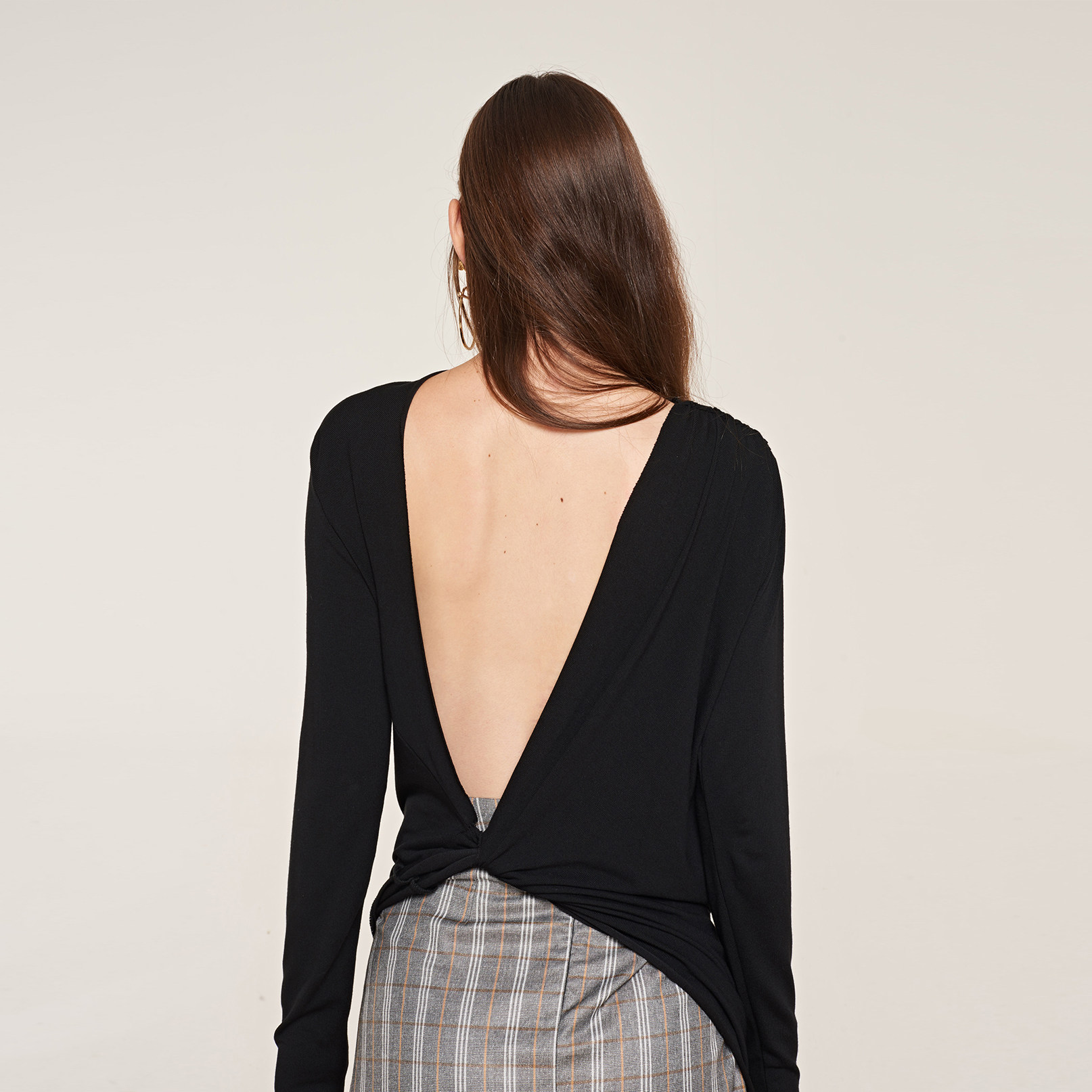 如何评价一件露背t恤